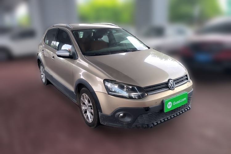 Used Volkswagen Polo 2014 1.6L Cross Polo Manual Front Right 45 Deg