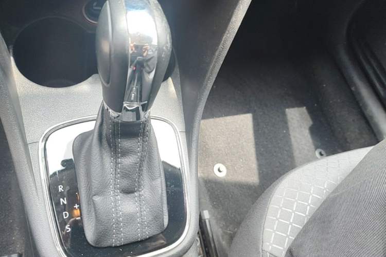 Used Volkswagen Polo 2014 1.6L Cross Polo Automatic Gear Lever