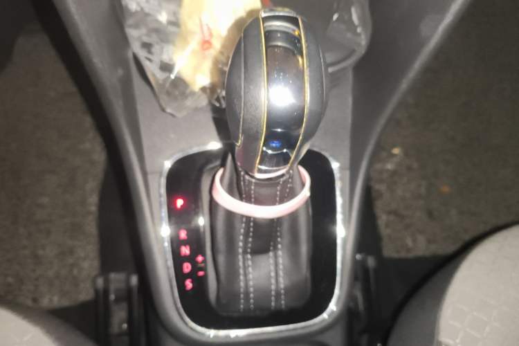 Used Volkswagen Polo 2014 1.6L Cross Polo Automatic Gear Lever