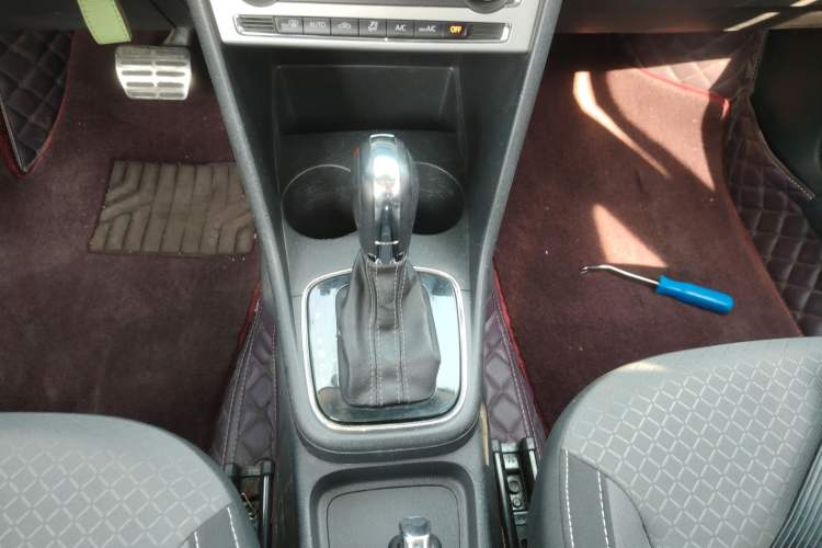 Used Volkswagen Polo 2014 1.6L Cross Polo Automatic Gear Lever