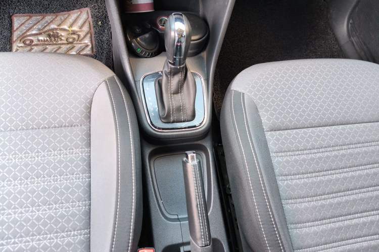 Used Volkswagen Polo 2014 1.6L Cross Polo Automatic Gear Lever