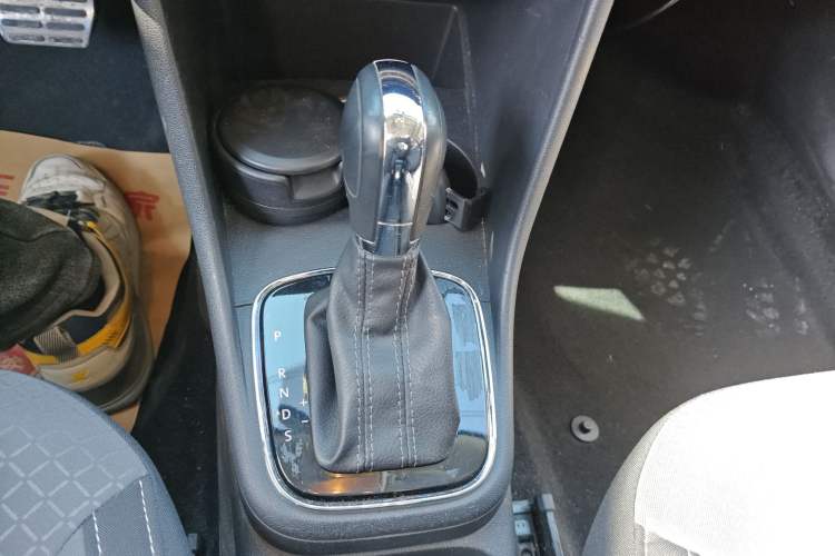 Used Volkswagen Polo 2014 1.6L Cross Polo Automatic Gear Lever