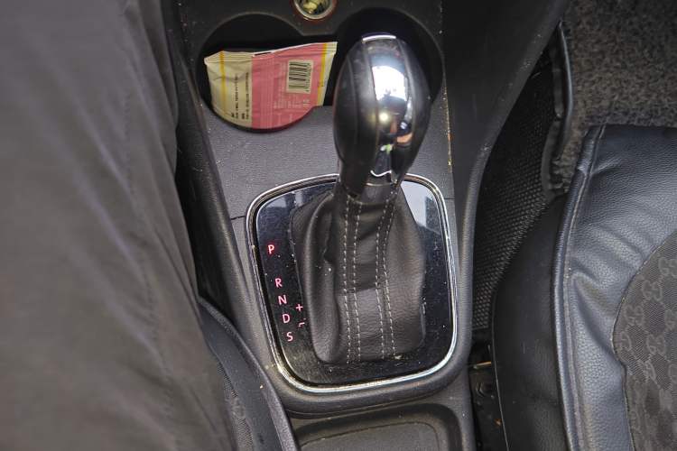 Used Volkswagen Polo 2014 1.6L Cross Polo Automatic Gear Lever