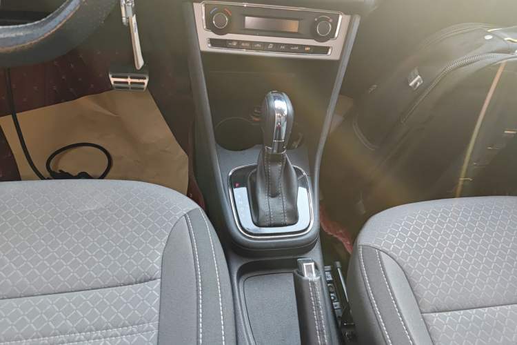 Used Volkswagen Polo 2014 1.6L Cross Polo Automatic Gear Lever