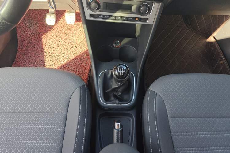 Used Volkswagen Polo 2014 1.6L Cross Polo Manual Gear Lever
