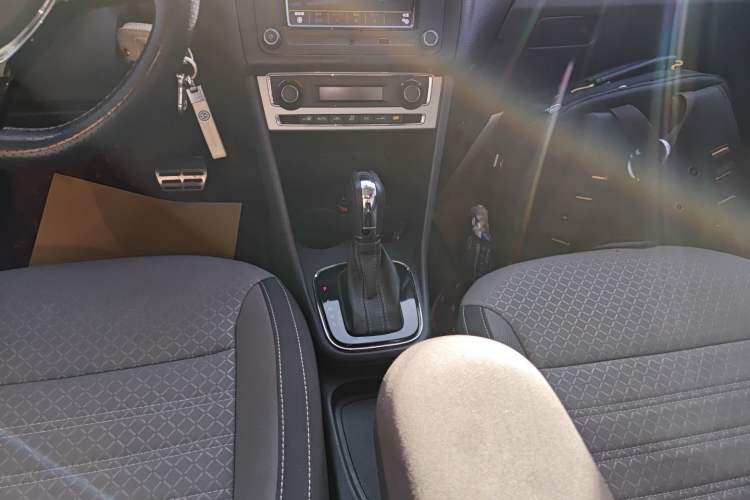 Used Volkswagen Polo 2014 1.6L Cross Polo Automatic Gear Lever