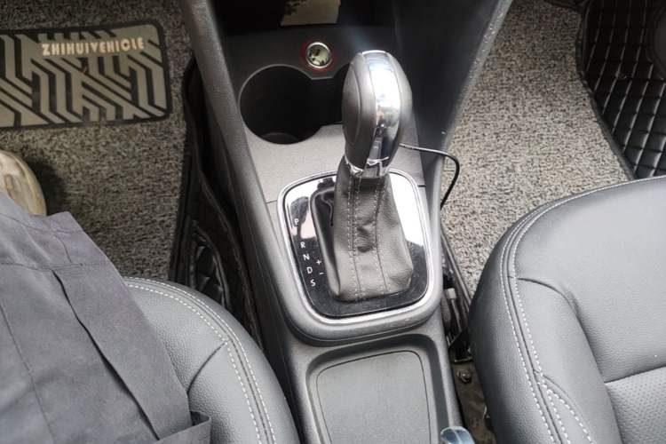 Used Volkswagen Polo 2014 1.6L Cross Polo Automatic Gear Lever