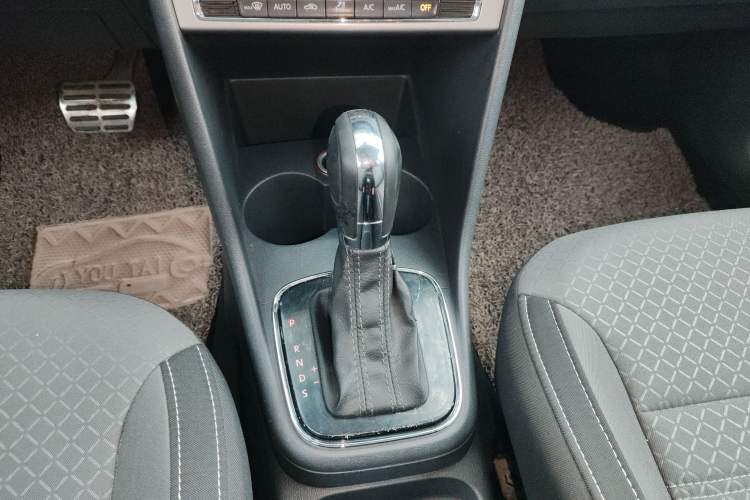 Used Volkswagen Polo 2014 1.6L Cross Polo Automatic Gear Lever
