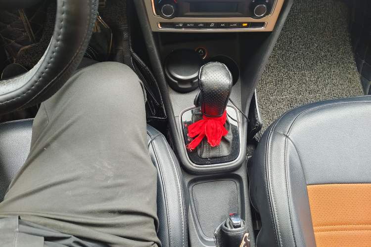 Used Volkswagen Polo 2014 1.6L Cross Polo Automatic Gear Lever