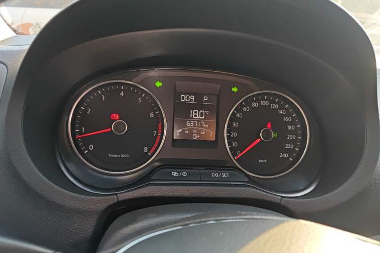 Used Volkswagen Polo 2014 1.6L Cross Polo Automatic Instrument Cluster