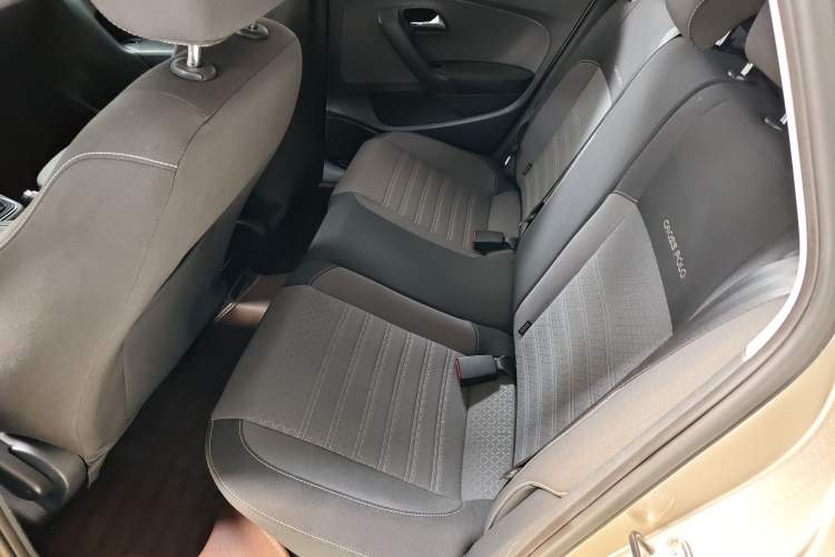 Used Volkswagen Polo 2014 1.6L Cross Polo Automatic Interior 1