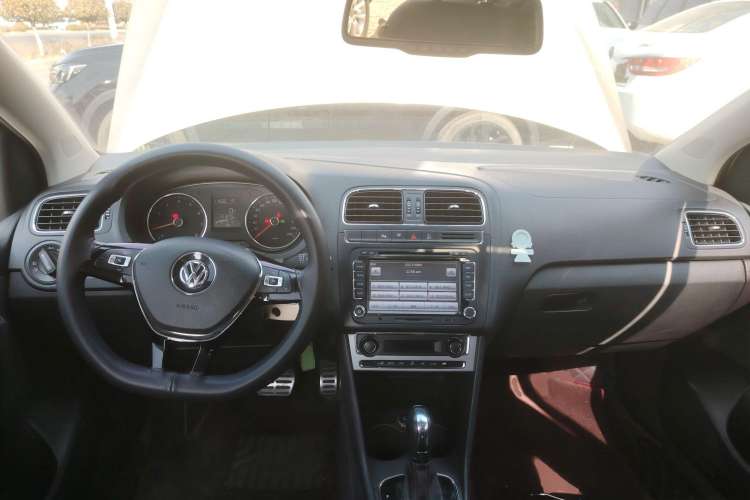 Used Volkswagen Polo 2014 1.6L Cross Polo Automatic Interior 2
