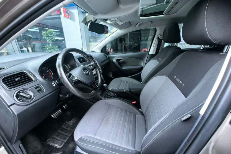 Used Volkswagen Polo 2014 1.6L Cross Polo Automatic Interior 2