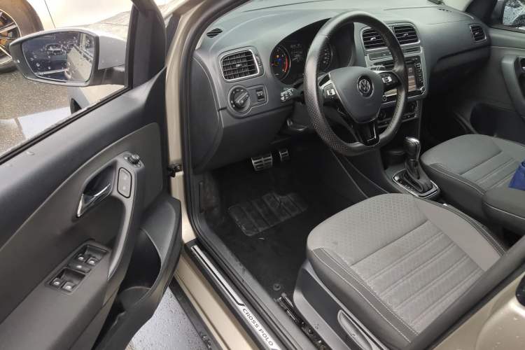 Used Volkswagen Polo 2014 1.6L Cross Polo Automatic Interior 3