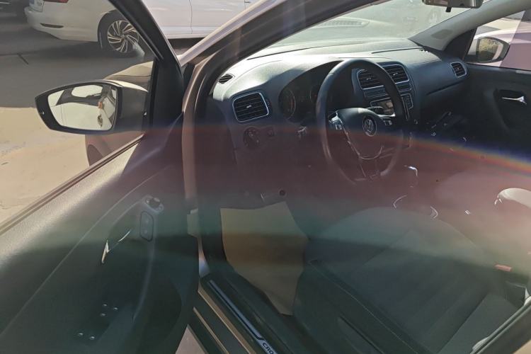Used Volkswagen Polo 2014 1.6L Cross Polo Automatic Interior 3