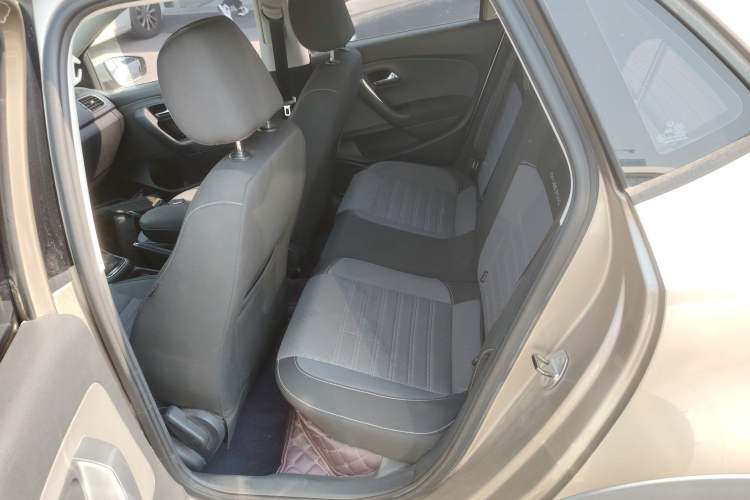 Used Volkswagen Polo 2014 1.6L Cross Polo Automatic Interior 4