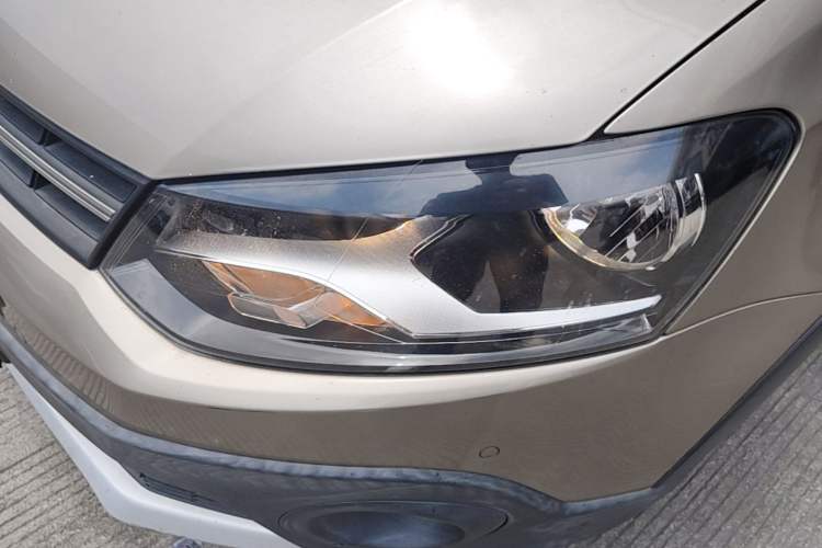 Used Volkswagen Polo 2014 1.6L Cross Polo Automatic Left Front Headlight