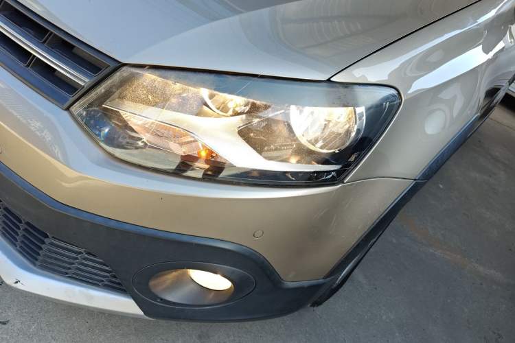 Used Volkswagen Polo 2014 1.6L Cross Polo Automatic Left Front Headlight