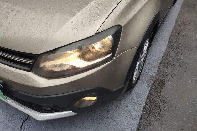 Used Volkswagen Polo 2014 1.6L Cross Polo Automatic Left Front Headlight