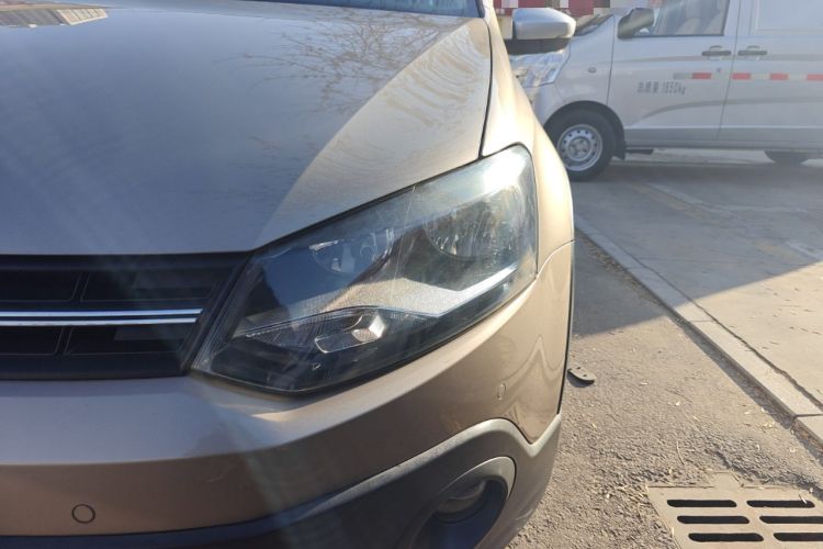Used Volkswagen Polo 2014 1.6L Cross Polo Manual Left Front Headlight