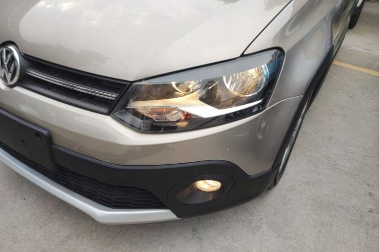 Used Volkswagen Polo 2014 1.6L Cross Polo Automatic Left Front Headlight