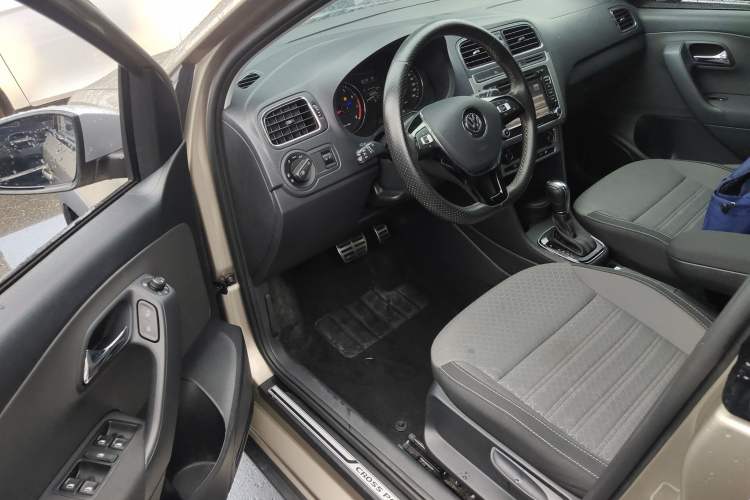 Used Volkswagen Polo 2014 1.6L Cross Polo Automatic Left Front Seat