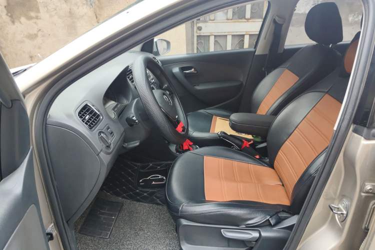 Used Volkswagen Polo 2014 1.6L Cross Polo Automatic Left Front Seat