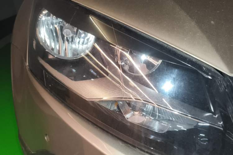 Used Volkswagen Polo 2014 1.6L Cross Polo Automatic Right Front Headlight