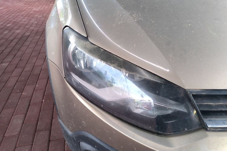 Used Volkswagen Polo 2014 1.6L Cross Polo Manual Right Front Headlight