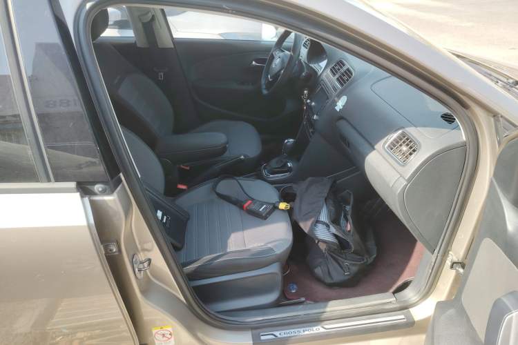 Used Volkswagen Polo 2014 1.6L Cross Polo Automatic Right Front Seat