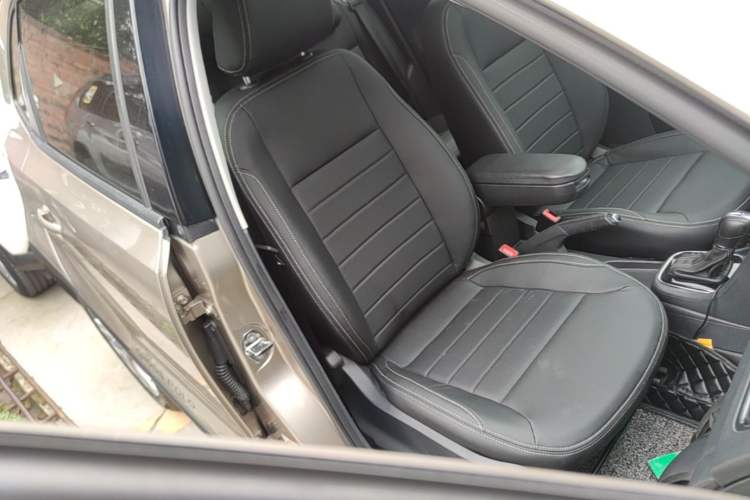 Used Volkswagen Polo 2014 1.6L Cross Polo Automatic Right Front Seat