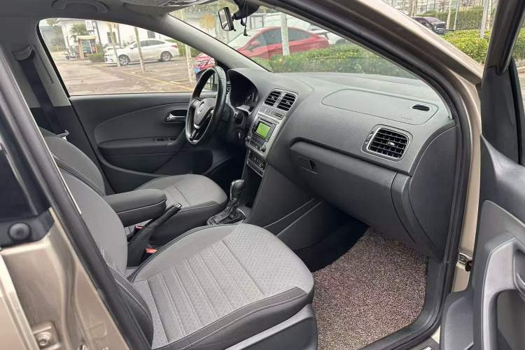 Used Volkswagen Polo 2014 1.6L Cross Polo Automatic Right Front Seat