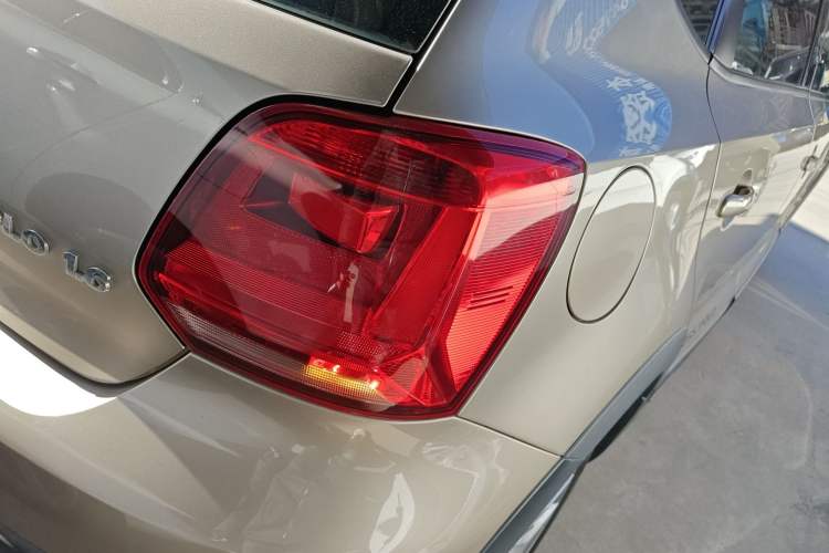 Used Volkswagen Polo 2014 1.6L Cross Polo Automatic Right Rear Taillight
