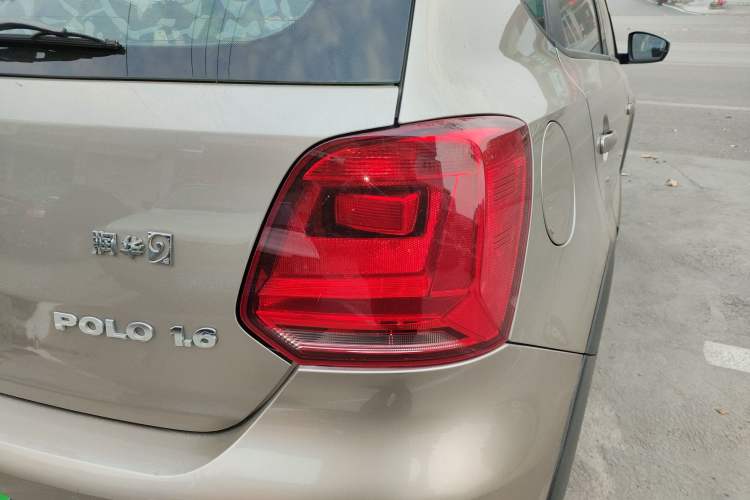 Used Volkswagen Polo 2014 1.6L Cross Polo Automatic Right Rear Taillight