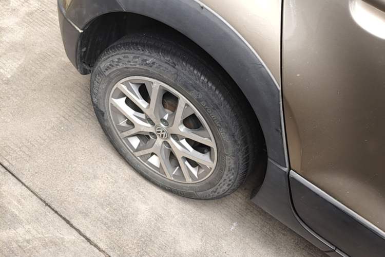 Used Volkswagen Polo 2014 1.6L Cross Polo Automatic Right Rear Wheel Hub