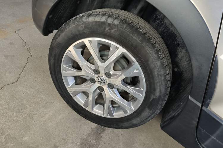 Used Volkswagen Polo 2014 1.6L Cross Polo Automatic Right Rear Wheel Hub