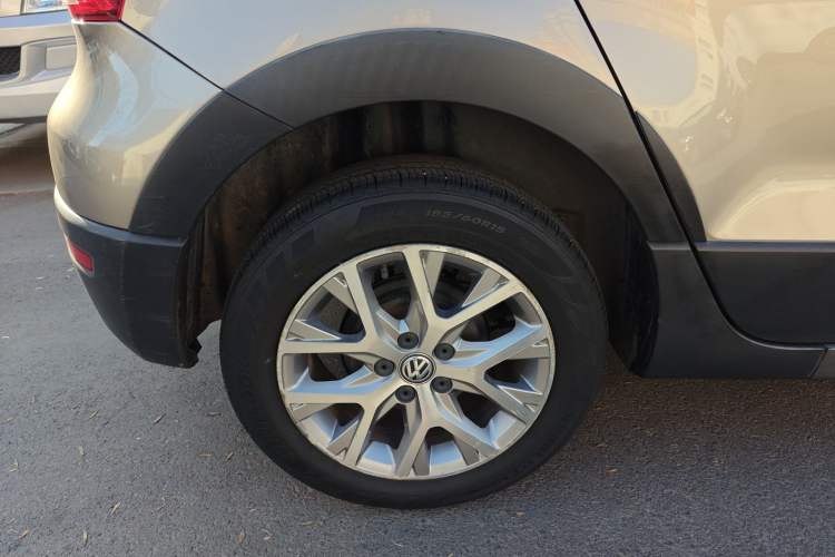 Used Volkswagen Polo 2014 1.6L Cross Polo Manual Right Rear Wheel Hub