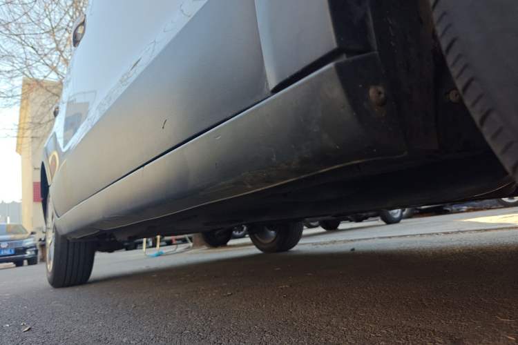 Used Volkswagen Polo 2014 1.6L Cross Polo Manual Right Side Sill