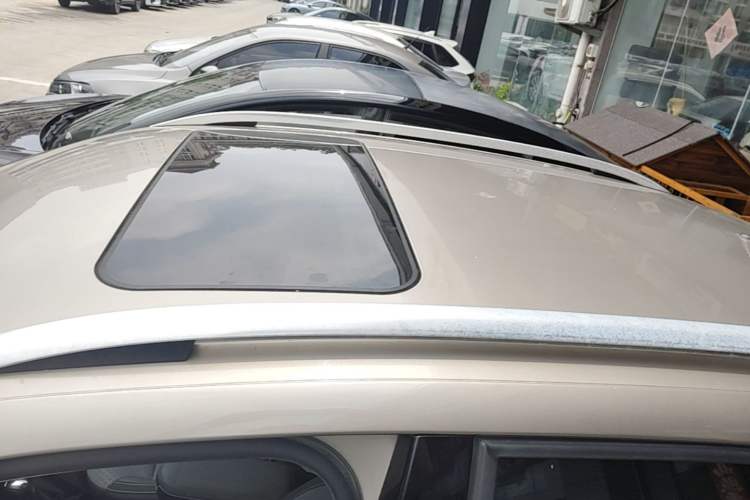 Used Volkswagen Polo 2014 1.6L Cross Polo Automatic Roof