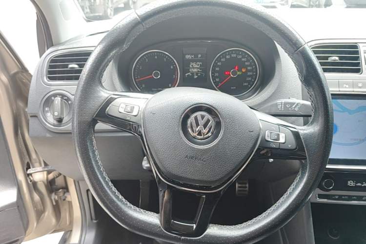 Used Volkswagen Polo 2014 1.6L Cross Polo Automatic Steering Wheel