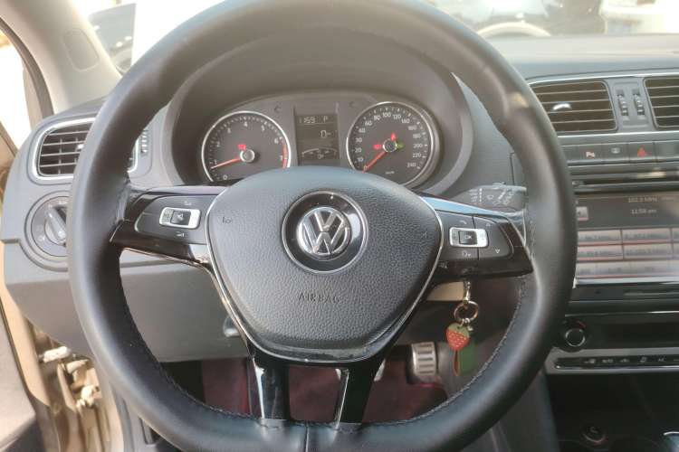 Used Volkswagen Polo 2014 1.6L Cross Polo Automatic Steering Wheel