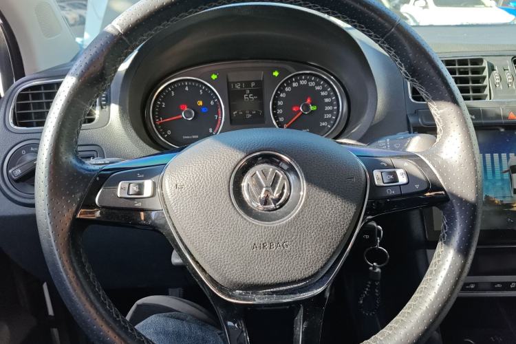 Used Volkswagen Polo 2014 1.6L Cross Polo Automatic Steering Wheel