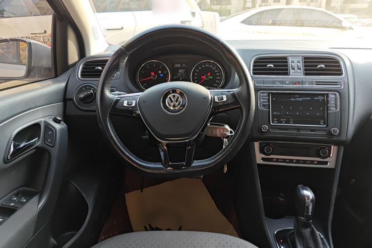 Used Volkswagen Polo 2014 1.6L Cross Polo Automatic Steering Wheel