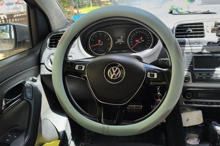 Used Volkswagen Polo 2014 1.6L Cross Polo Automatic Steering Wheel