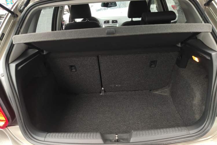 Used Volkswagen Polo 2014 1.6L Cross Polo Automatic Trunk