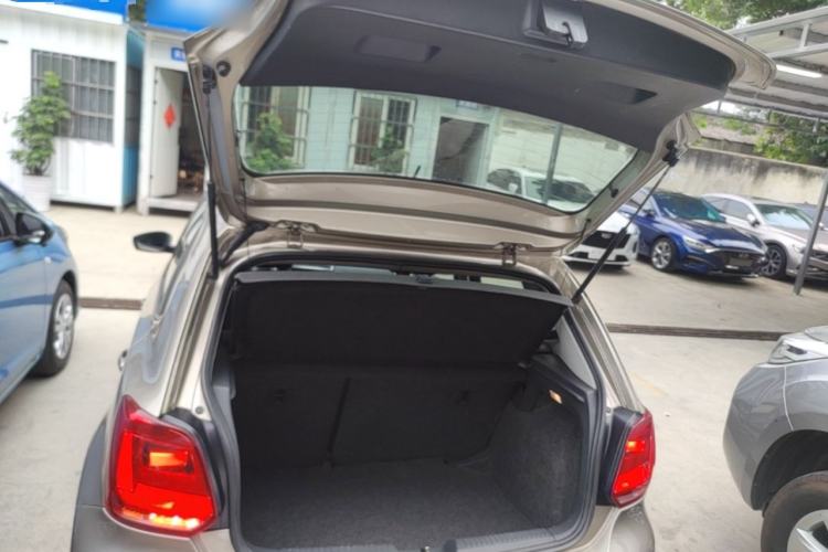 Used Volkswagen Polo 2014 1.6L Cross Polo Automatic Trunk