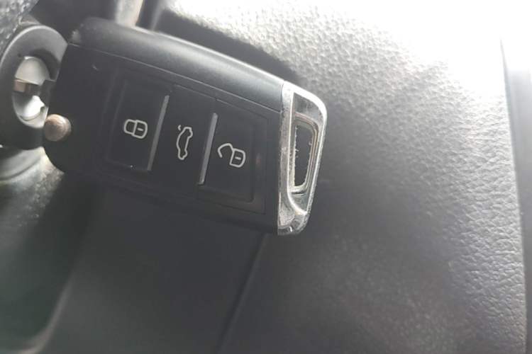 Used Volkswagen Polo 2014 1.6L Cross Polo Automatic Vehicle Key