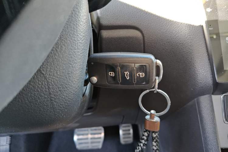 Used Volkswagen Polo 2014 1.6L Cross Polo Automatic Vehicle Key