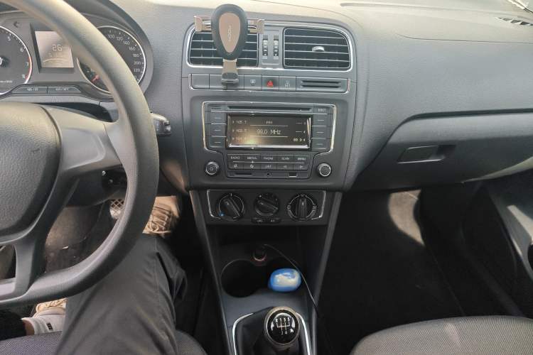 Used Volkswagen Polo 2014 1.6L Manual Comfort Edition Audio And AC Panel