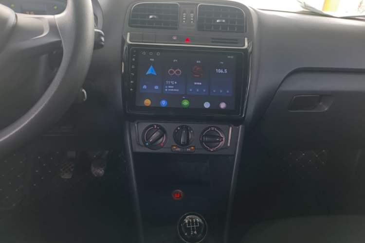 Used Volkswagen Polo 2014 1.4L Manual Fashion Edition Audio And AC Panel